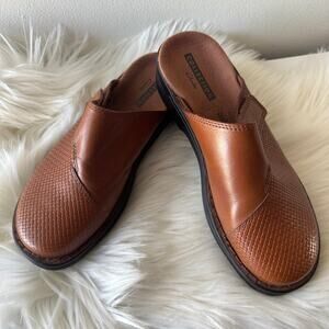 Clarks Patty Tayna brown leather clogs mules